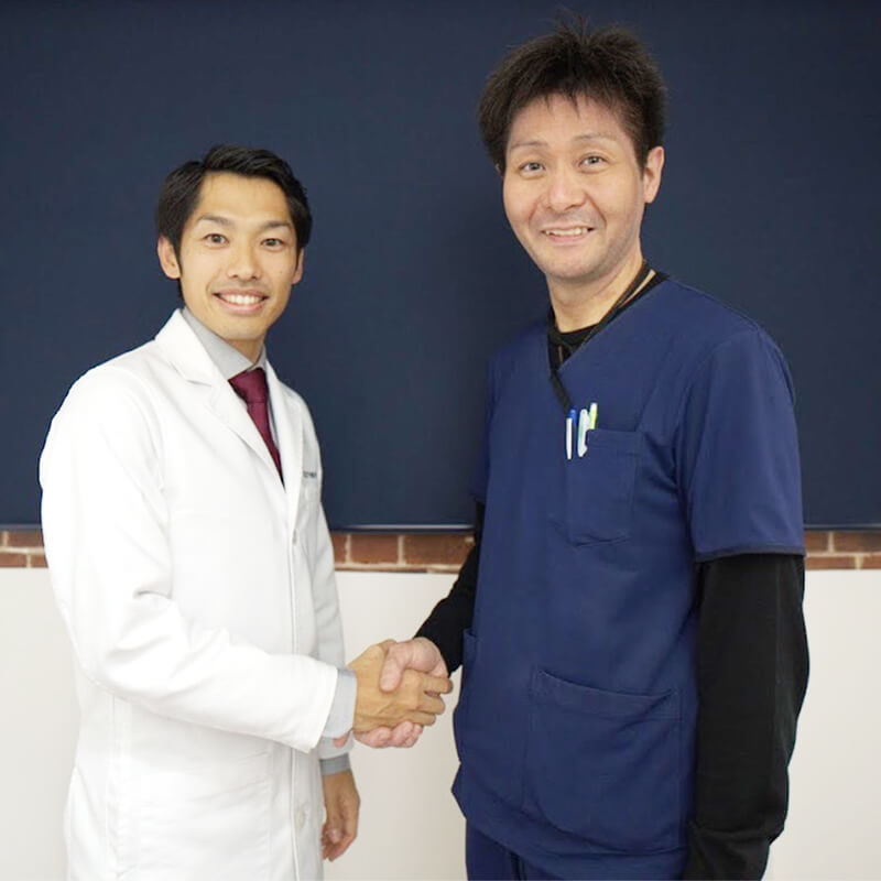 岩井先生と網代先生の握手写真
